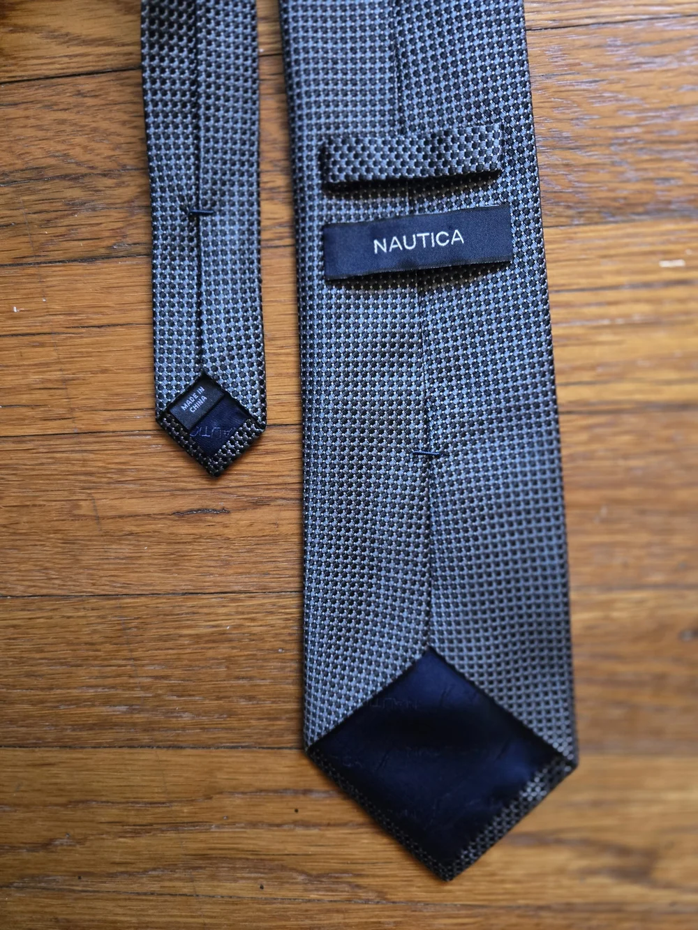 Nautica Classic Men's Grey Textured Look Design Tie